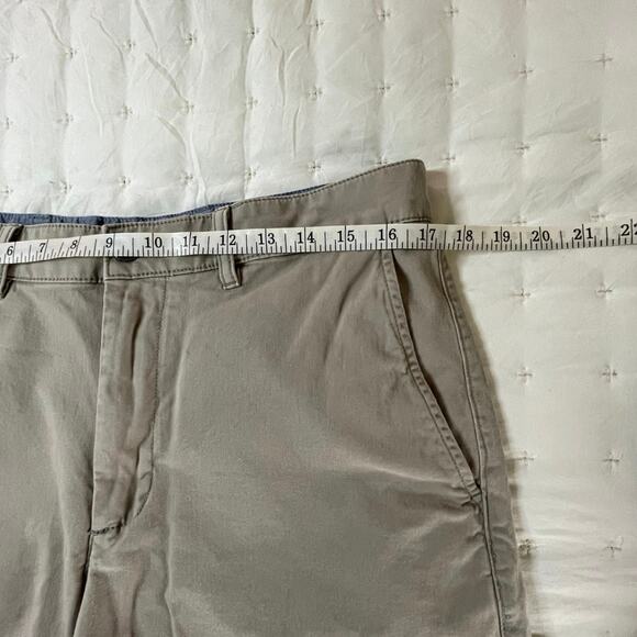 L.L. Bean Lake Washed Stretch Flat Front Cotton Shorts Men's 34 | Tan | EUC - Picture 8 of 10